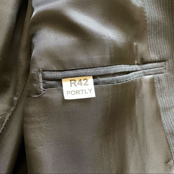 John Weitz Studios Pencil Stripe Wool 2 Piece Suit Black Size 42R Portly - Picture 8 of 13